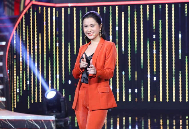 Lâm Vỹ Dạ gần đây không ngại thay đổi phong cách trên sân khấu với những bộ trang phục cá tính ẢNH: NVCC