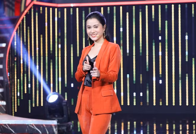 Lâm Vỹ Dạ gần đây không ngại thay đổi phong cách trên sân khấu với những bộ trang phục cá tính ẢNH: NVCC