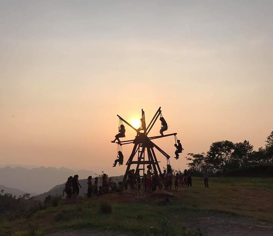 Hoàng hôn trên bản Sin Suối Hồ