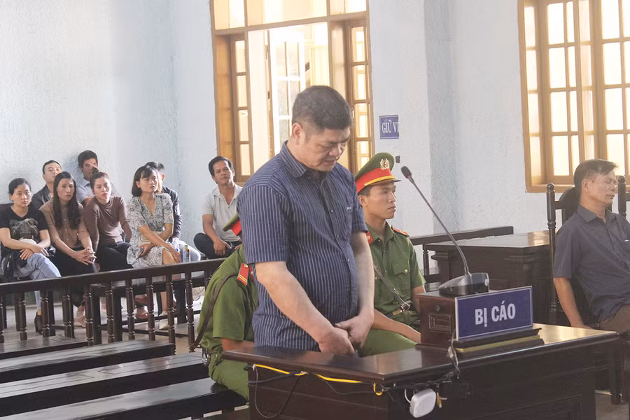  Vì mâu thuẫn trong làm ăn Hồng đã mang xăng đến đốt nhà chị Hà. Ảnh: Văn Ngọc