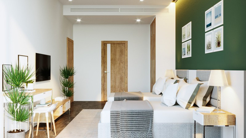 Kệ tivi được đặt ngay ngắn giữa hai chậu cây.