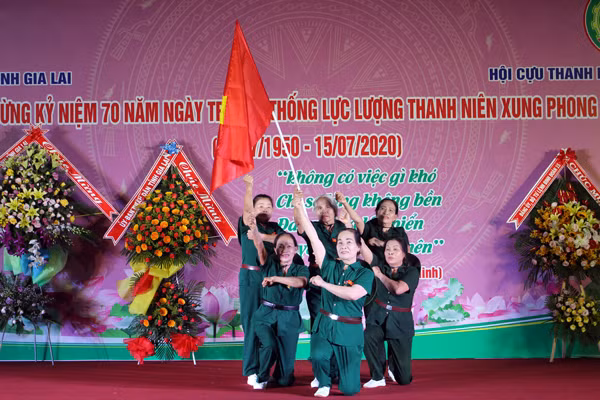 Tiết mục múa Cô gái mở đường của đơn vị Krông Pa. Ảnh: Thủy Bình 