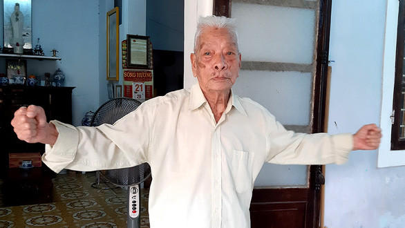 102 tuổi, nhà nhiếp ảnh vẫn minh mẫn, tập thể dục mỗi ngày - Ảnh: MINH TỰ