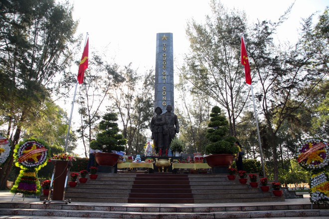 Nghĩa trang liệt sĩ Giao bưu Thông tin R tại Tân Biên, Tây Ninh ẢNH: GIANG PHƯƠNG