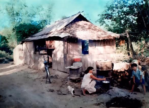 Trong lần ông vô thăm Huế ngay sau ngày đất nước thống nhất 1975 và Chiều ở vùng quê mới - Ảnh: VÕ VIẾT ĐỨC