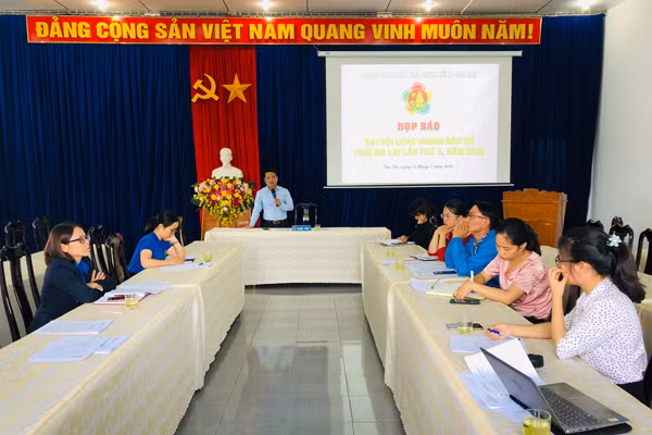 Toàn cảnh buổi họp báo tổ chức Đại hội Cháu ngoan Bác Hồ tỉnh Gia Lai lần thứ X, năm 2020. Ảnh P.L