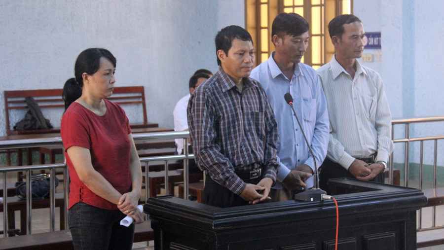 Các bị cáo Phượng, Lam, Cảnh, Toan (từ trái qua) tại phiên tòa xét xử. Ảnh: Lê Văn Ngọc 