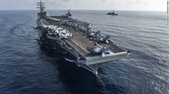 Tàu sân bay USS Ronald Reagan và tàu khu trục có tên lửa dẫn đường USS Milius trong một sự kiện phối hợp với các tàu của Lực lượng phòng vệ biển Nhật Bản - Ảnh: U.S. NAVY