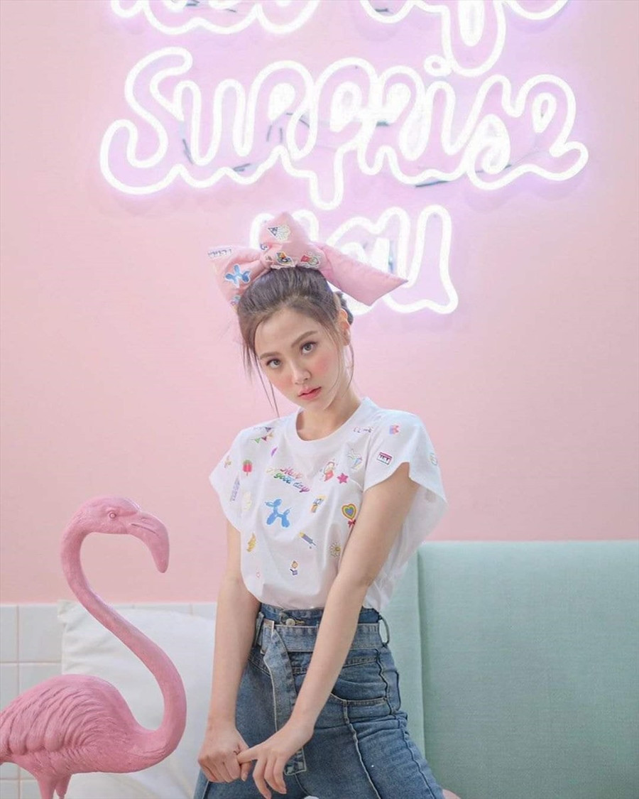 Mặc dù từng có khoảng thời gian trượt dài trong scandal nhưng hiện tại, không quá để nói Baifern đang là một trong những mỹ nhân hàng đầu của xứ chùa Vàng cả về nhan sắc và diễn xuất. Ảnh: IG.