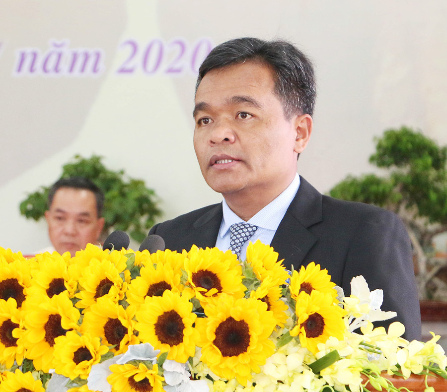  Đồng chí Hồ Văn Niên-Ủy viên dự khuyết Ban Chấp hành Trung ương Đảng, Bí thư Tỉnh ủy, Trưởng đoàn đại biểu Quốc hội tỉnh phát biểu chỉ đạo tại Đại hội đại biểu Đảng bộ thị xã An Khê lần thứ XVII (nhiệm kỳ 2020-2025). Ảnh: Q.T