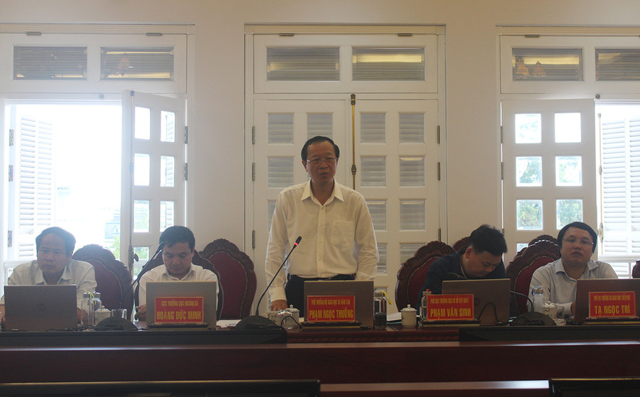 Thứ trưởng Bộ GD-ĐT Phạm Ngọc Thưởng phát biểu kết luận tại buổi làm việc với tỉnh Gia Lai. Ảnh: Sơn Ca Thứ trưởng Bộ Giáo dục và Đào tạo Phạm Ngọc Thưởng phát biểu kết luận tại buổi làm việc với tỉnh Gia Lai. Ảnh: Sơn Ca