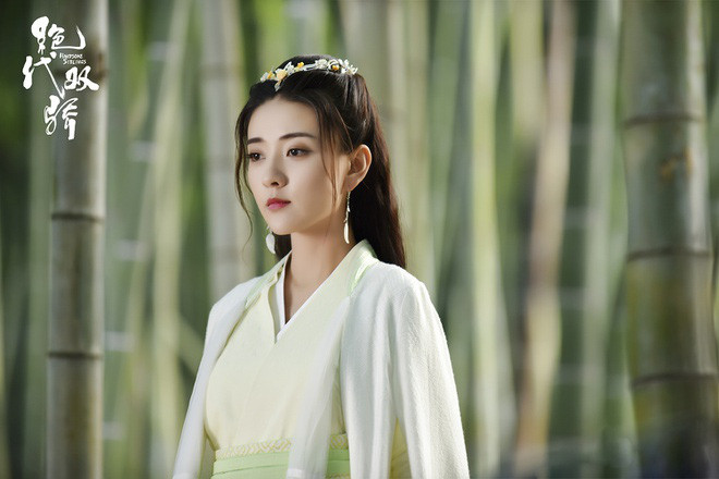 Tham gia bộ phim cổ trang đình đám này, mỹ nhân họ Lương dù chỉ đóng vai phụ Tô Anh nhưng sự xuất hiện cô cũng đủ 