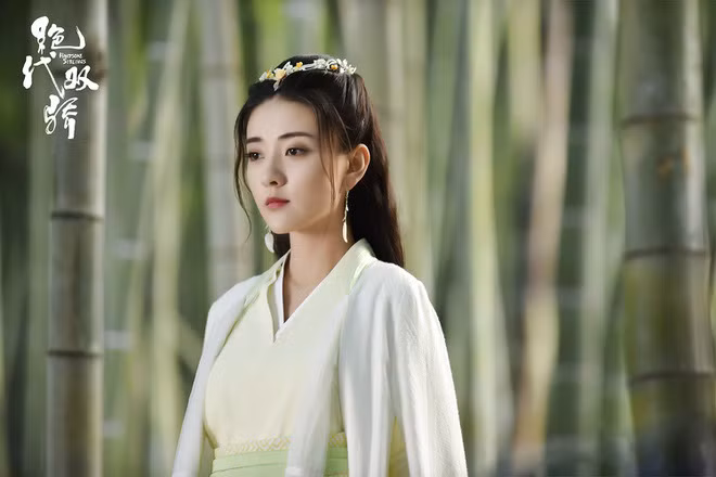 Tham gia bộ phim cổ trang đình đám này, mỹ nhân họ Lương dù chỉ đóng vai phụ Tô Anh nhưng sự xuất hiện cô cũng đủ 