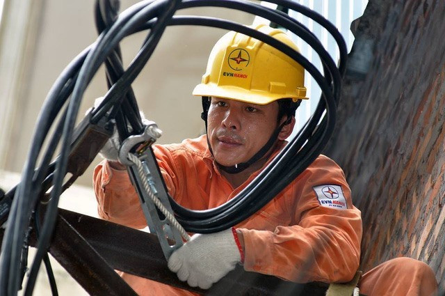  Mỗi phương án giá điện đều có ưu nhược điểm riêng, việc đưa ra 2 phương án cho người dân lựa chọn được giới chuyên gia đánh giá tốt. Ảnh minh họa: EVNHN