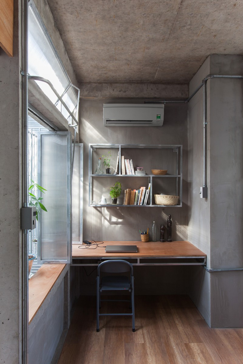 Hay như phòng đọc sách được đặt ngay cạnh cửa sổ tạo nên sự thông thoáng và nhẹ nhàng.