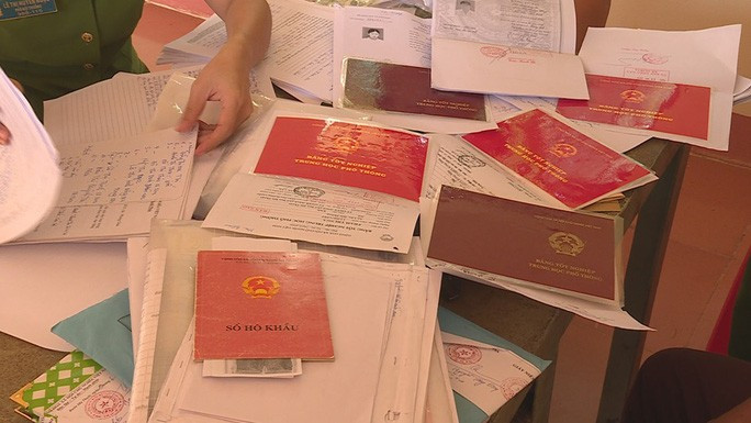 Một số bằng cấp, giấy tờ mà ông Tuệ thanh tra