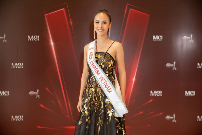 Được biết Quỳnh Nga còn là đại diện của Việt Nam tại cuộc thi Miss Charm International 2020. Với kinh nghiệm có được trong những lần dự thi trước đó, chân dài được kỳ vọng sẽ làm nên chuyện tại đấu trường nhan sắc quốc tế này ẢNH: FBNV