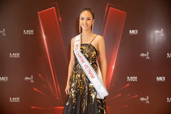 Được biết Quỳnh Nga còn là đại diện của Việt Nam tại cuộc thi Miss Charm International 2020. Với kinh nghiệm có được trong những lần dự thi trước đó, chân dài được kỳ vọng sẽ làm nên chuyện tại đấu trường nhan sắc quốc tế này ẢNH: FBNV