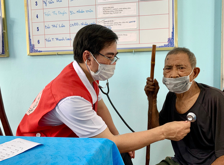 Khám bệnh cho người dân xã Kông Htok, huyện Chư Sê. Ảnh: Như Nguyện Khám bệnh cho người dân xã Kông Htok, huyện Chư Sê. Ảnh: Như Nguyện