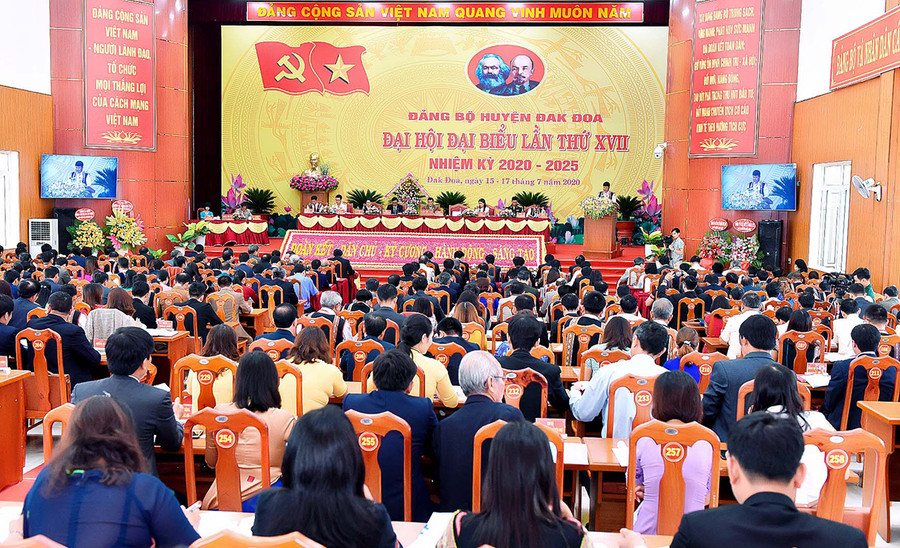 Quang cảnh Đại hội đại biểu Đảng bộ huyện Đak Đoa lần thứ XVII (nhiệm kỳ 2020-2025). Ảnh: Đức Thụy Quang cảnh buổi Đại hội đại biểu Đảng bộ huyện Đak Đoa lần thứ XVII (nhiệm kỳ 2020-2025). Ảnh: Đức Thụy