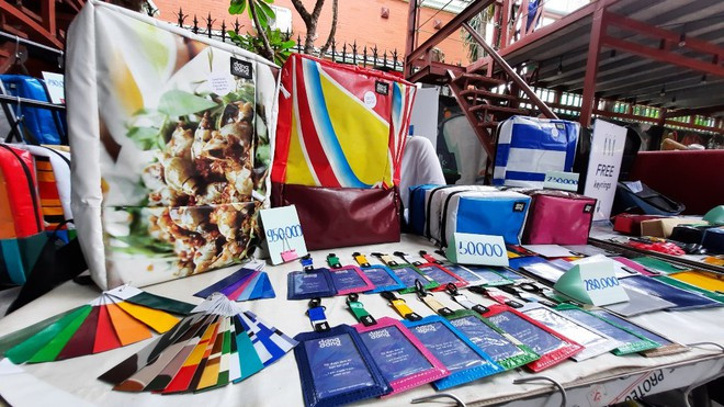 Tỉ mỉ từng công đoạn. Ảnh: NVCC