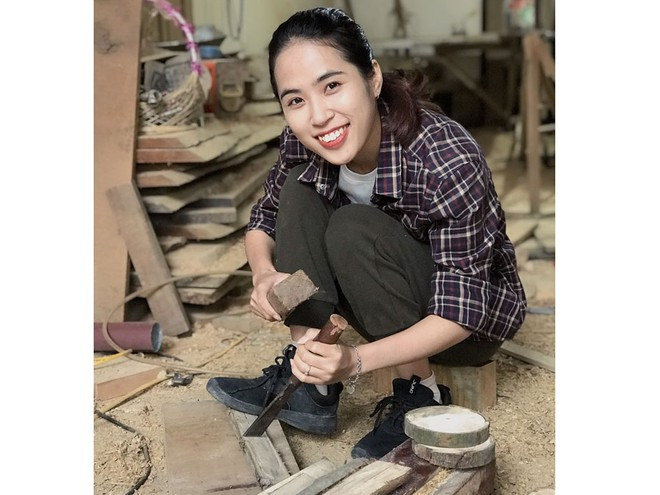 Nguyễn Thị Hảo và niềm vui trong việc tự làm ra các sản phẩm bằng gỗ ẢNH: NHÂN VẬT CUNG CẤP