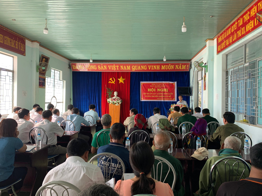 Tập huấn lực lượng nòng cốt tuyên truyền miệng cơ sở. Ảnh: Phương Linh Quang cảnh lớp tập huấn tuyên truyền miệng nòng cốt ở cơ sở-ảnh PL