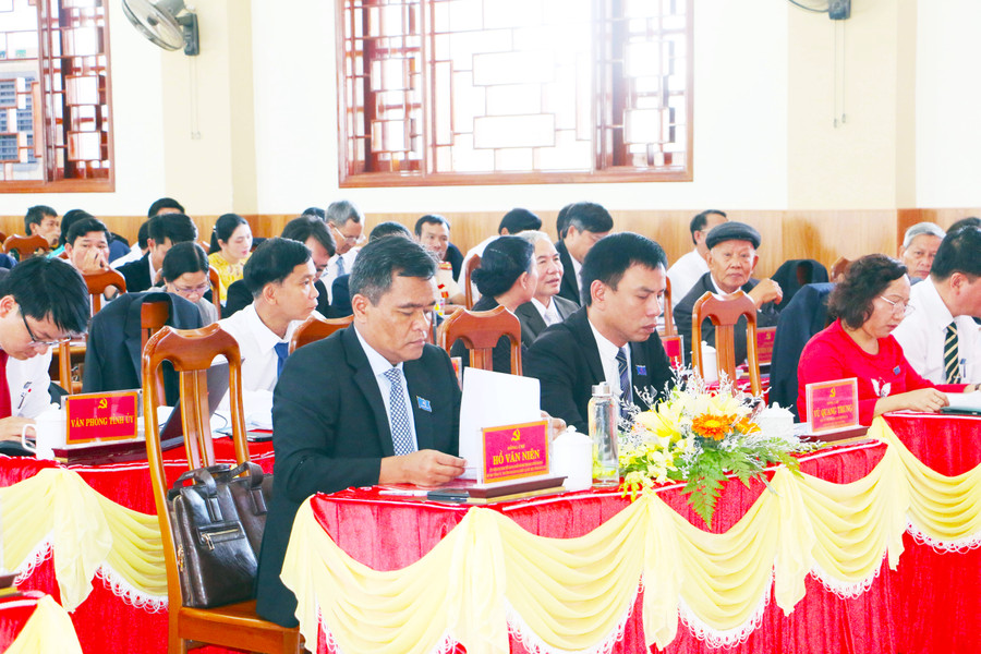 Đồng chí Hồ Văn Niên-Ủy viên dự khuyết Ban Chấp hành Trung ương Đảng, Bí thư Tỉnh ủy, Trưởng đoàn đại biểu Quốc hội tỉnh về dự và chỉ đạo Đại hội. Ảnh: Tấn Minh 