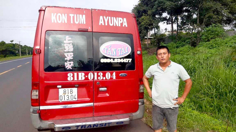 Tài xế Nguyễn Văn Tuấn-người lái xe khách BKS 81B-013.04 bị tố hành hung hành khách tại khu vực ngã tư Lâm nghiệp. Ảnh: Lê Hòa