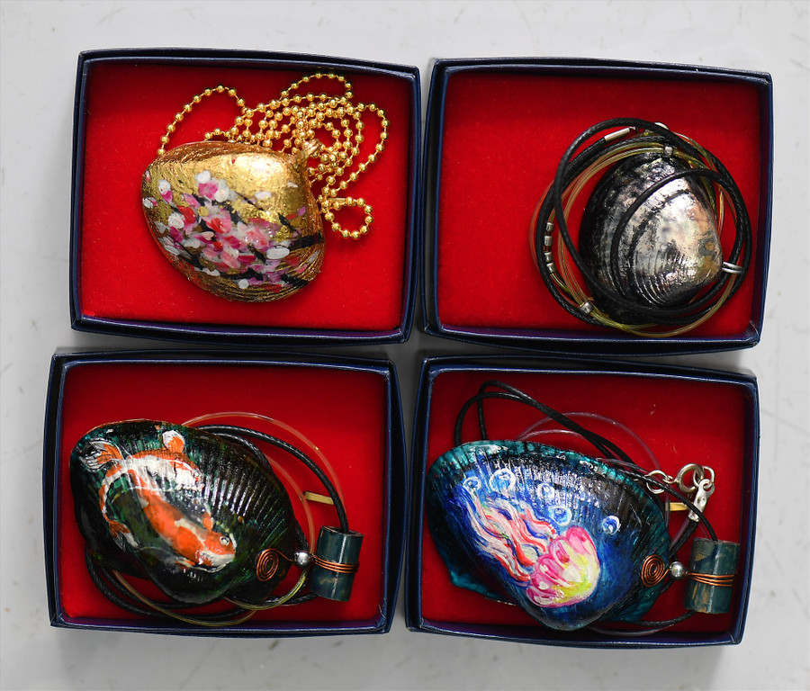 Một số sản phẩm của La Như Long. Ảnh: V.VĂN Một số sản phẩm của La Như Long. Ảnh: V.VĂN