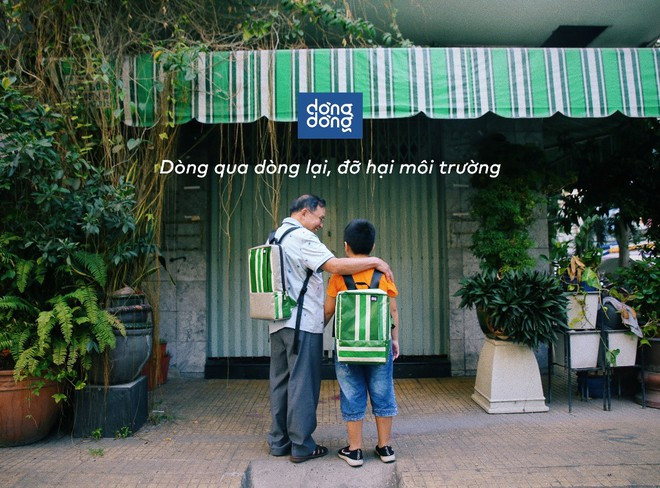 Những balo độc đáo được tái chế từ bạt nhựa. Ảnh: NVCC