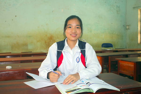 Nữ sinh Nguyễn Thị Anh-Giải nhất môn Địa lý Kỳ thi học sinh giỏi lớp 9, năm học 2019-2020. Ảnh: Nguyễn Tú 