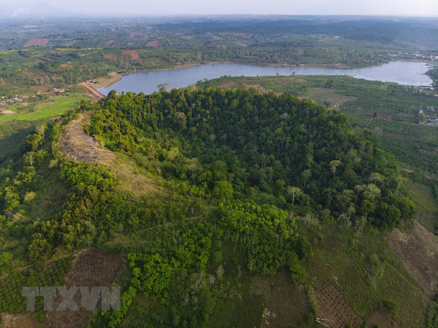 Núi lửa Nâm Gle, xã Thuận An, huyện Đắk Mil, tỉnh Đắk Nông. Ảnh: TTXVN phát Núi lửa Nâm Gle, xã Thuận An, huyện Đắk Mil, tỉnh Đắk Nông. (Ảnh: TTXVN phát)