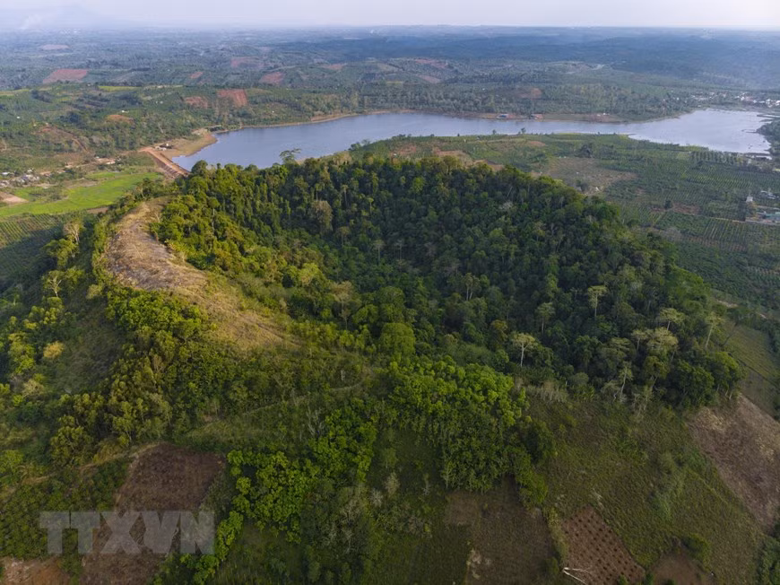 Núi lửa Nâm Gle, xã Thuận An, huyện Đắk Mil, tỉnh Đắk Nông. (Ảnh: TTXVN phát)