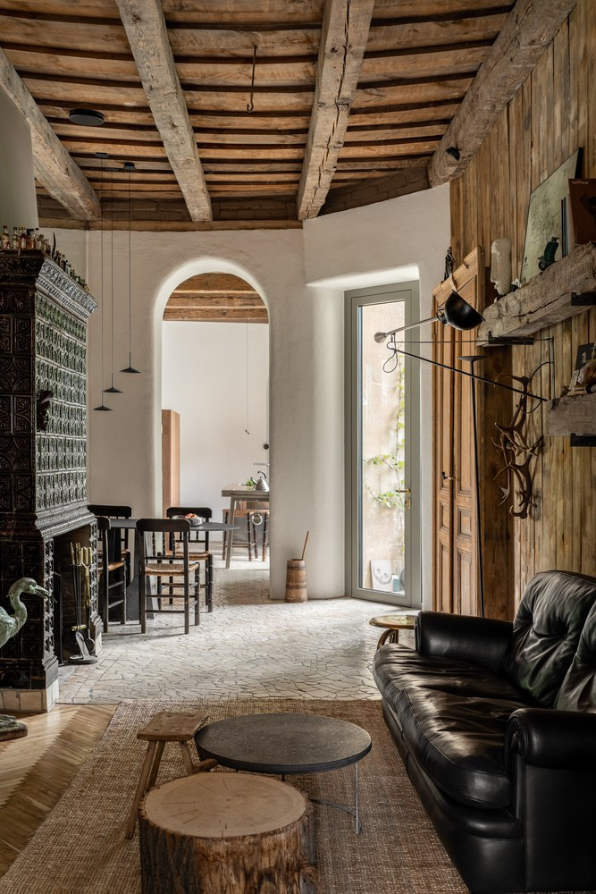 Một tấm thảm thủ công thêm vào cho khu vực phòng khách. Một tấm thảm thủ công thêm vào cho khu vực phòng khách.