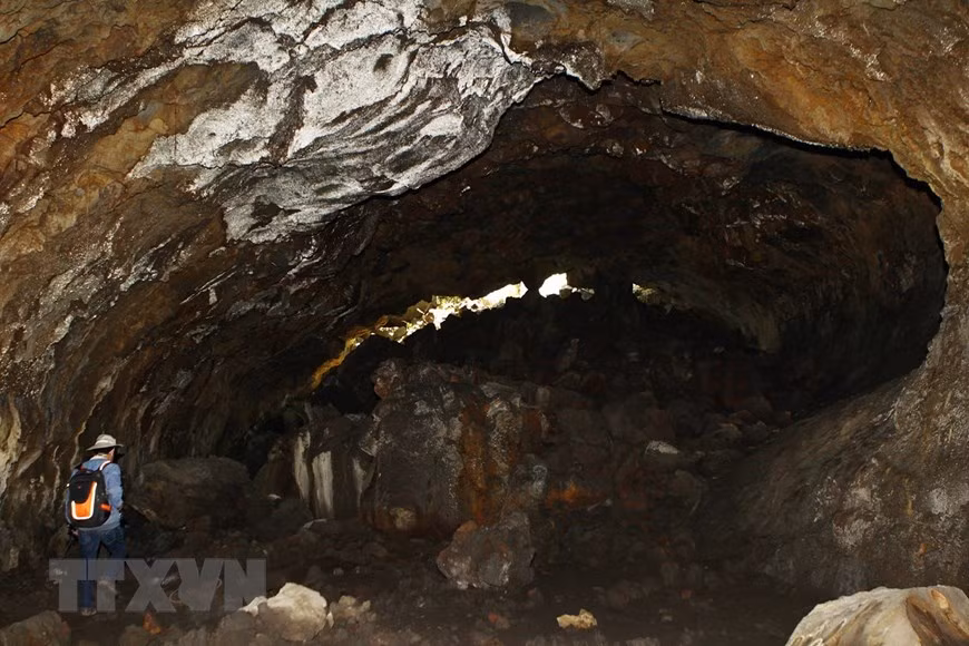 Hệ thống hang động núi lửa từ miệng núi lửa Chư B’Luk chạy dọc theo sông Sêrêpôk đến khu vực thác Dray Sáp(Đắk Nông). (Ảnh: Dương Giang/TTXVN)