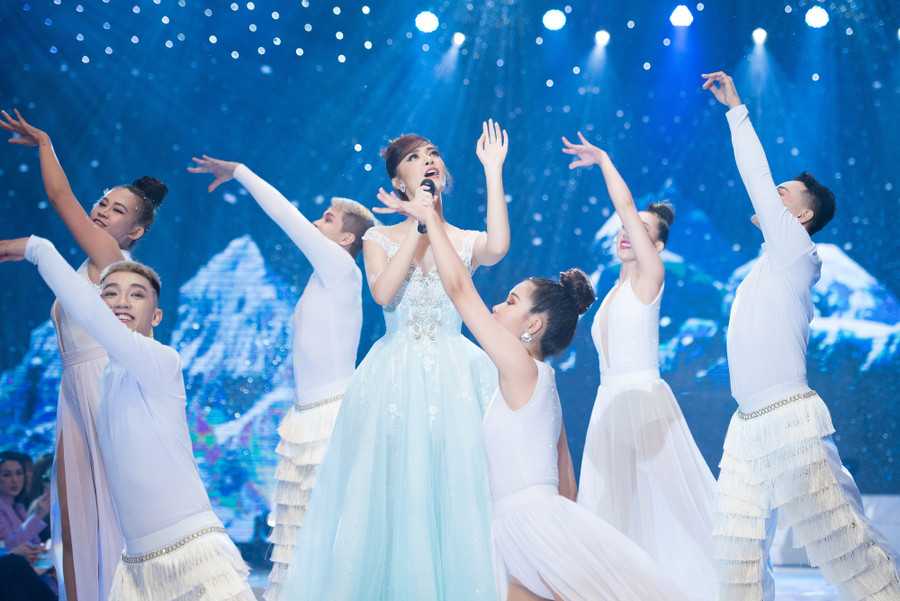 Sau khi đạt giải Ba tại cuộc thi Trời sinh một cặp, kỹ thuật hát của nàng Á hậu xứ Quảng ngày càng ấn tượng. Từ chất giọng trầm ấm cho đến những nốt ngân cao vút, người đẹp ngày càng chinh phục được nhiều khán. Có thể nói bên cạnh danh hiệu Á hậu, Kiều Loan đã khẳng định được tài năng của mình khi cô 