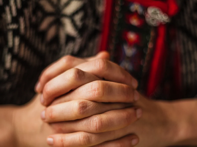 Bàn tay bị lạnh thường xuyên có thể do cơ địa, tuổi tác nhưng cũng có thể là dấu hiệu bệnh tật ẢNH MINH HỌA: SHUTTERSTOCK