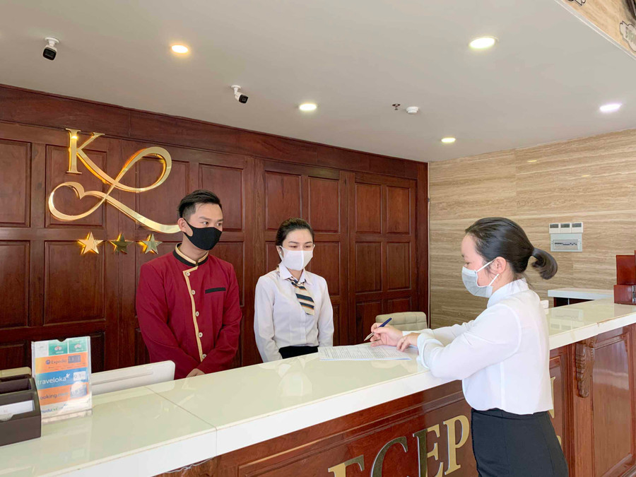 Các cơ sở lưu trú trên địa bàn tỉnh thực hiện khai báo lưu trú du khách hàng ngày. Ảnh: Phương Linh