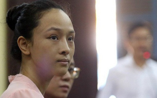 Hoa hậu Phương Nga tại phiên tòa vào tháng 6- 2017 - Ảnh: NAM TRẦN Hoa hậu Phương Nga tại phiên tòa vào tháng 6- 2017 - Ảnh: NAM TRẦN