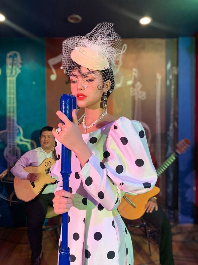 Yeye Nhật Hạ thử thách bản thân với vai diễn cô ca sĩ phòng trà có cuộc đời đầy trắc trở, nội tâm phức tạp trong phim Yêu trong đau thương ẢNH: BTC