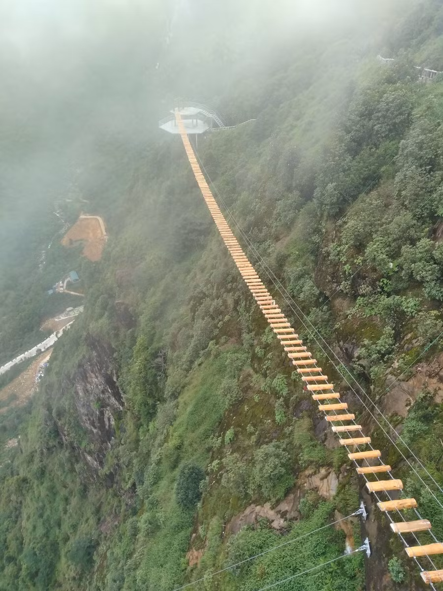 Cầu Độc Mộc cho du khách thích mạo hiểm