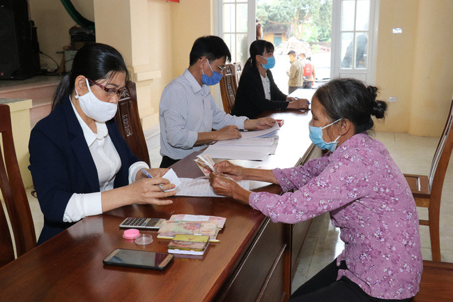 Tổng cục Thống kê khuyến nghị Chính phủ tiếp tục đẩy mạnh thực hiện gói hỗ trợ lao động chịu tác động bởi dịch Covid-19. Ảnh: M.N