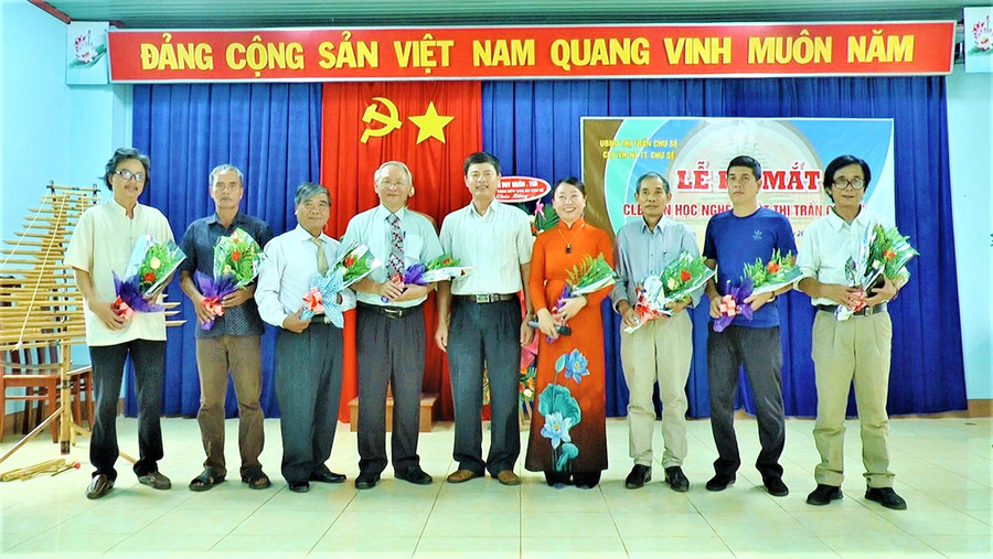  Ra mắt Câu lạc bộ Văn học-Nghệ thuật thị trấn Chư Sê. Ảnh: Anh Quân