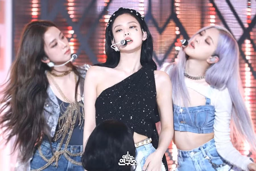 Mặc dù là rapper chính nhưng lần này Jennie lại có cơ hội khoe giọng hát nhiều hơn. Khả năng vũ đạo của Jennie cũng được đánh giá ngày càng tốt lên. Ảnh: MBC.