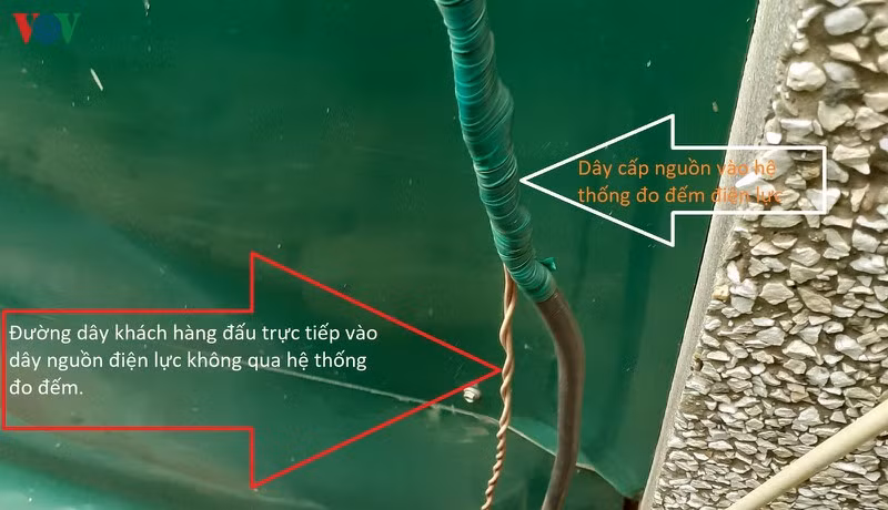 Khách hàng đấu nối điện không qua công tơ để sử dụng đào tiền ảo.