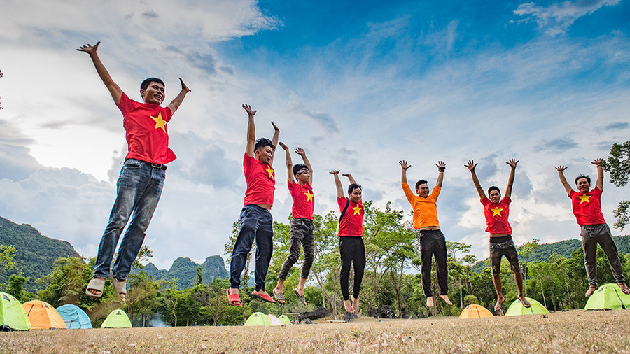 Vui mừng sau khi kết thúc chuyến thám hiểm. Ảnh: N.V.H.