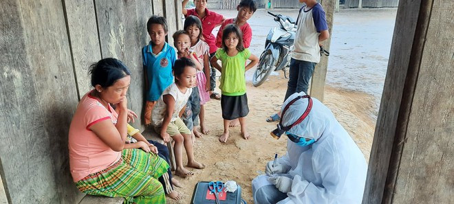 Cán bộ y tế ở Đắk Nông lên danh sách người dân vùng có dịch bạch hầu và triển khai các biện pháp phòng chống ẢNH: CTV