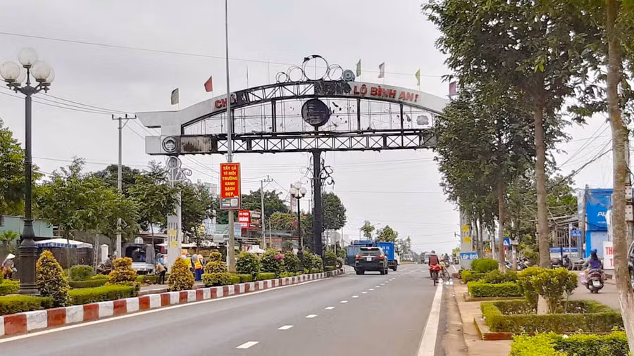 Cổng chào phía Nam huyện Chư Sê bị cháy do chập hệ thống đèn led. Ảnh: LÊ VĂN NGỌC 