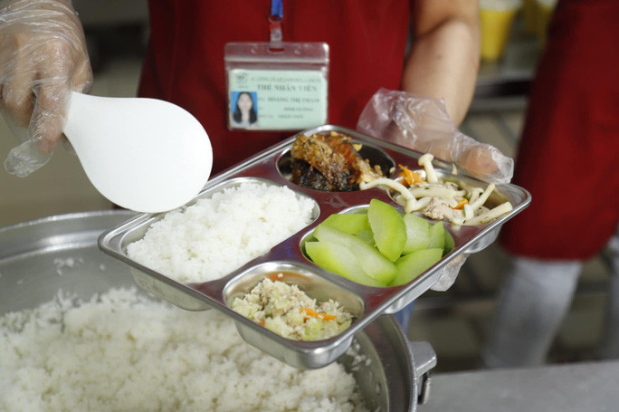 Suất cơm đầy đủ dinh dưỡng được khuyến cáo cho người bệnh